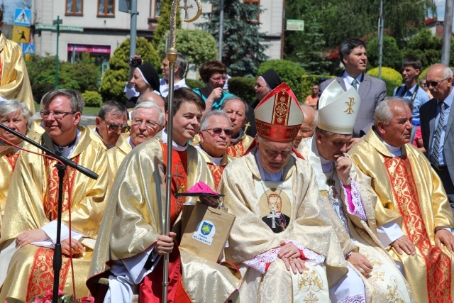 Poświęcenie pomnika św. abp. Bilczewskiego w Wilamowicach