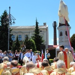 Poświęcenie pomnika św. abp. Bilczewskiego w Wilamowicach