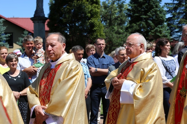 Poświęcenie pomnika św. abp. Bilczewskiego w Wilamowicach