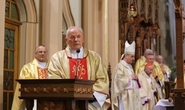 Wszystkich licznie zgromadzonych czcicieli św. Bilczewskiego witał ks. prał. Michał Boguta