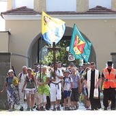 Przywrócona przed kilku laty możliwość pieszego wędrowania na odpust cieszy się zainteresowaniem wiernych.