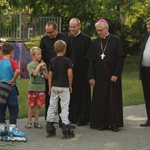 Abp Wiktor Skworc na osiedlu Kaufhaus