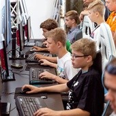 Gracze, fani e-sportów, gamingu i rywalizacji on-line podczas Silesia Open Championships w katowickiej galerii Silesia City Center.