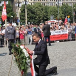 Prezydent Andrzej Duda składa wieniec przed pomnikiem W. Korfantego w Katowicach