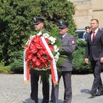 Prezydent Andrzej Duda składa wieniec przed pomnikiem W. Korfantego w Katowicach