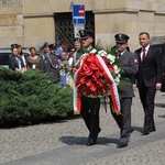 Prezydent Andrzej Duda składa wieniec przed pomnikiem W. Korfantego w Katowicach