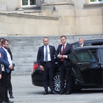 Prezydent Andrzej Duda składa wieniec przed pomnikiem W. Korfantego w Katowicach