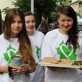 Podobnie jak przed rokiem młodzież "Nadziei" ich rodzice, terapeuci, przyjaciele i opiekunowie przygotowali mnóstwo pikniowych atrakcji!