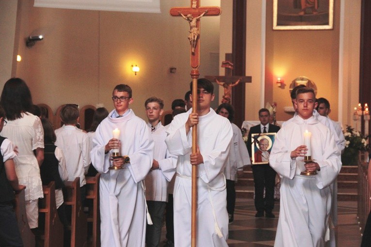 W "Klasyku", zgodnie z tradycją, podczas uroczystej Eucharystii dziękowano za miniony rok, za osiągnięcia w nauce. Proszono też o bezpieczne wakacje