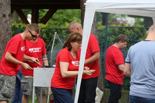 Piknik rodzinny w bielskiej parafii NSPJ 2016