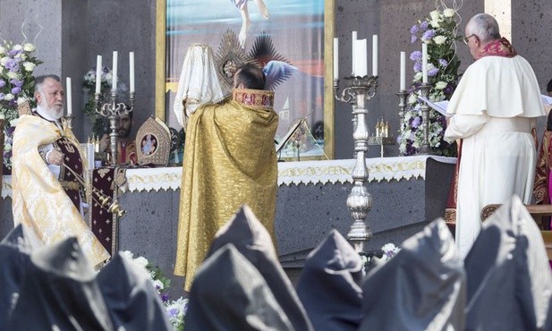 Papież na Boskiej Liturgii Ormiańskiego Kościoła Apostolskiego 