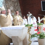 Abp Skworc błogosławi wizerunek Niepokalanej Jutrzenki Wolności w Katowicach