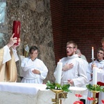 Abp Skworc błogosławi wizerunek Niepokalanej Jutrzenki Wolności w Katowicach