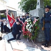 Po Mszy św. przy pomniku Radomskiego Czerwca ’76 składano wieńce i wiązanki kwiatów.