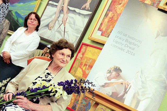 Bogdana Drwalowa na wernisażu z okazji 60-lecia pracy twórczej w tarnowskiej galerii „Hortar”.