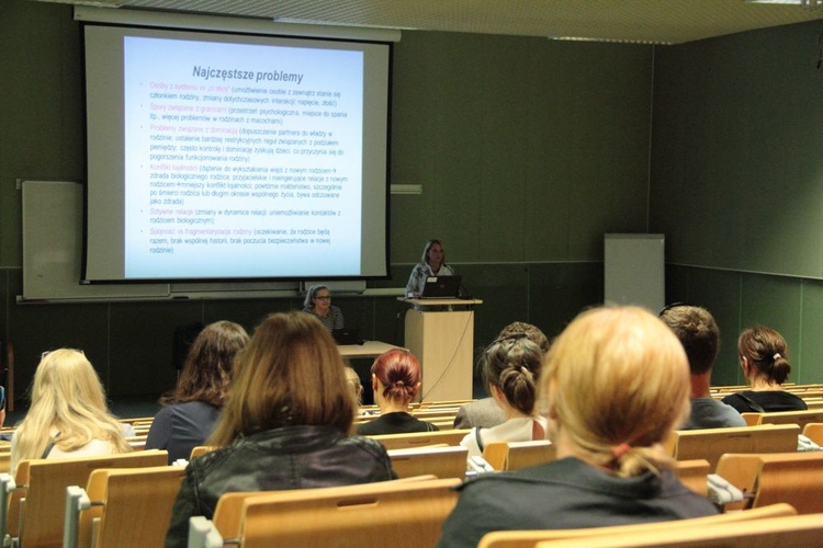 Konferencja o rodzinach zastępczych