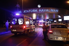 Krwawe zamachy na lotnisku w Stambule
