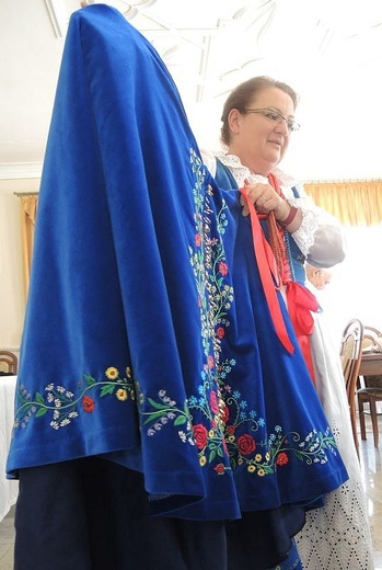 Nowa sukienka dla hałcnowskiej Pani