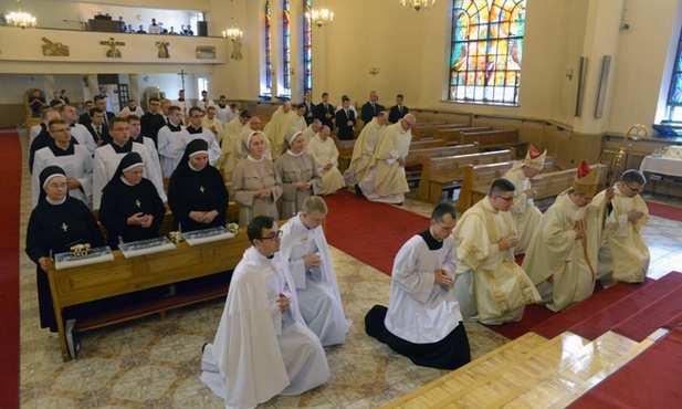 Pożegnanie sióstr odbyło się podczas Mszy św. w seminaryjnej kaplicy