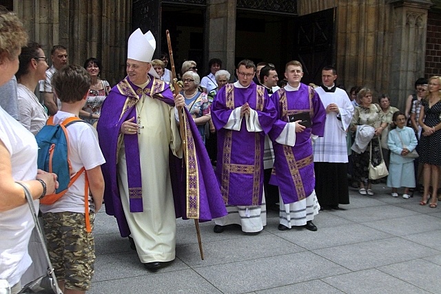 Intronizacja relikwii cudu eucharystycznego