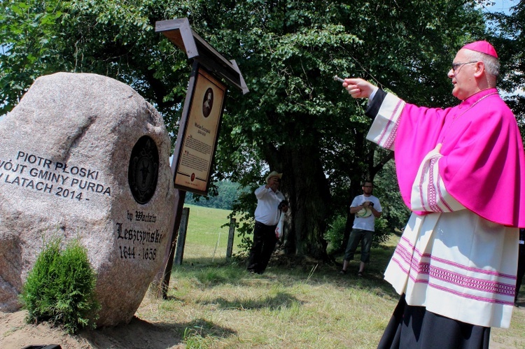 Odsłonięcie głazu bp. Wacława Leszczyńskiego