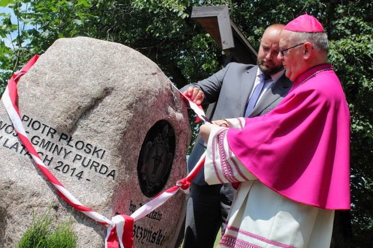 Odsłonięcie głazu bp. Wacława Leszczyńskiego