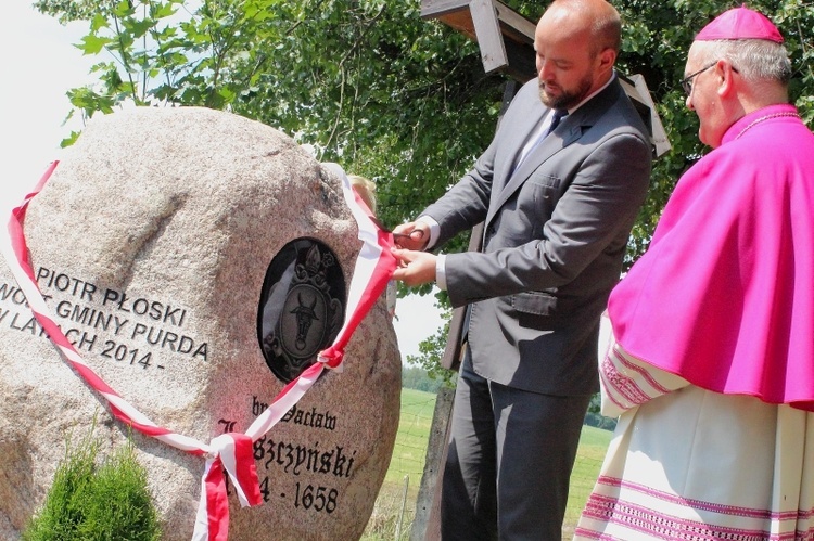 Odsłonięcie głazu bp. Wacława Leszczyńskiego