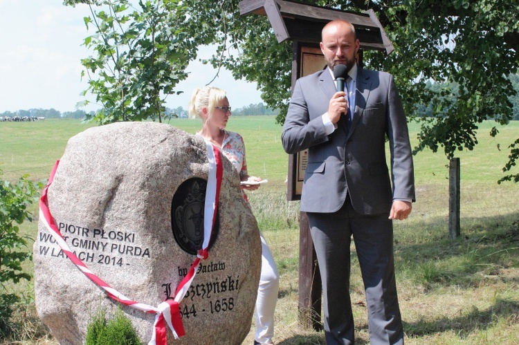 Odsłonięcie głazu bp. Wacława Leszczyńskiego