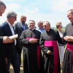 Odsłonięcie głazu bp. Wacława Leszczyńskiego