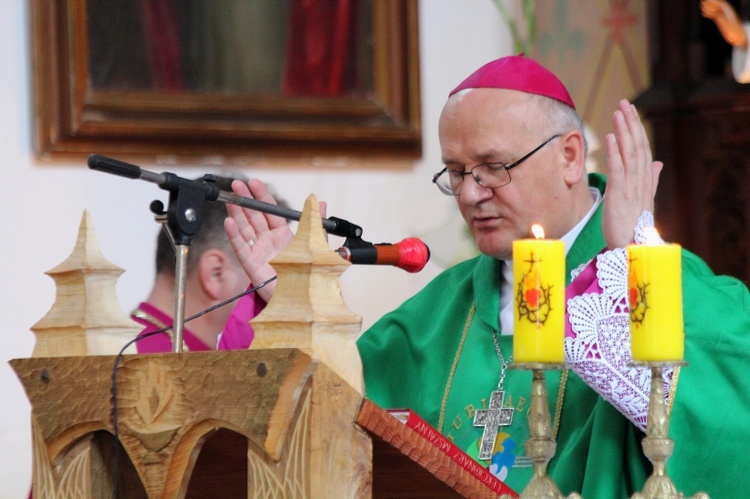 Odsłonięcie głazu bp. Wacława Leszczyńskiego