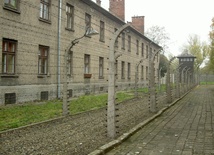 Auschwitz się nie kończy...