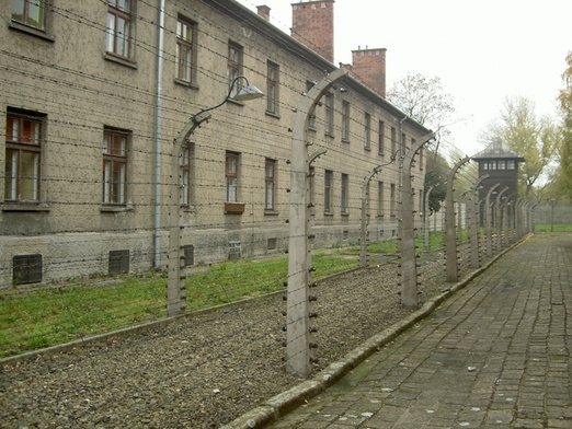 Auschwitz się nie kończy...