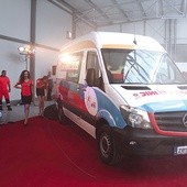 ▲	Pierwszą z mobilnych klinik, których zakup planuje Caritas, zaprezentowano – jeszcze bez kompletnego wyposażenia – na Campus Misericordiae.