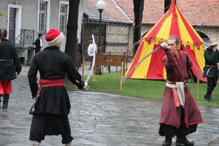 Potyczki, tańce i stragany w Nowym Sączu