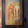 Kat i ofiara, król Trdat i Grzegorz Oświeciciel zostali kanonizowani przez Ormiański Kościół Apostolski.
