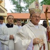 Abp Zygmunt Zimowski był ordynariuszem radomskim w latach 2002-2009. Od 2009 r. jest przewodniczącym Papieskiej Rady ds. Duszpasterstwa Służby Zdrowia