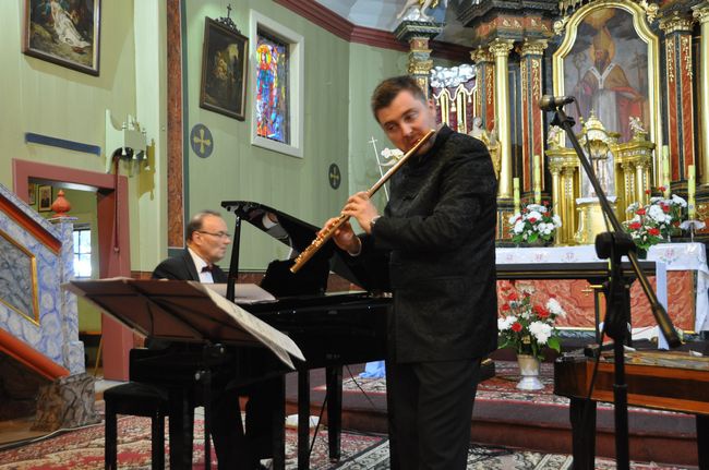 Koncert muzyki sakralnej w kościele w Gloinianach 