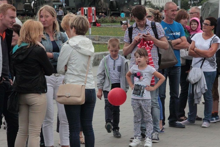 Pokazy wojskowe na Skwerze Kościuszki