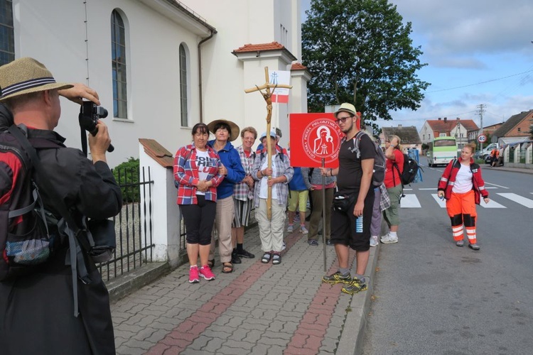 Grupa biało-czerwona Gdańskiej Pieszej Pielgrzymki na Jasną Górę