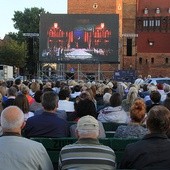 Opera pod chmurką