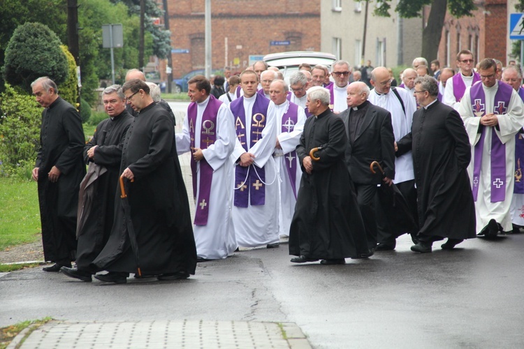 Pogrzeb ks. Adama Łapuszka