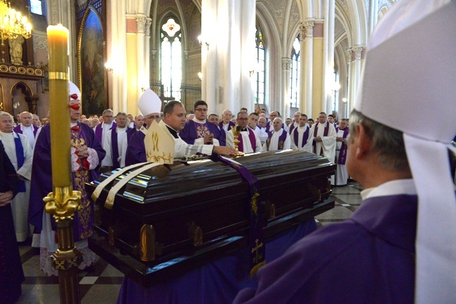 Diecezja radomska żegna śp. abp. Zygmunta Zimowskiego