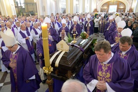 Liturgia pogrzebowa w poniedziałek 18 lipca została przygotowana jako pożegnanie diecezji ze śp. abp. Zygmuntem Zimowskim