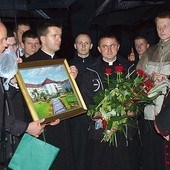 Wyjeżdżając do Watykanu, abp Zimowski otrzymał obraz przedstawiający radomskie seminarium.