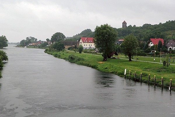 Widok na Wartę i Santok z mostu.