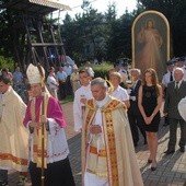 Procesja do kościoła w Bogumiłowicach