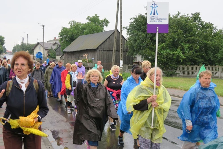 Grupa biało-fioletowa 34. GPP na Jasną Górę