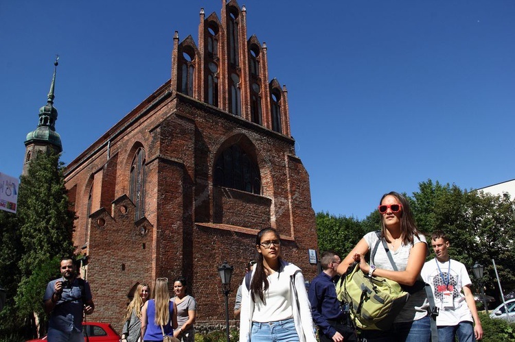 Pielgrzymi ŚDM w Słupsku na Zamku Książąt Pomorskich