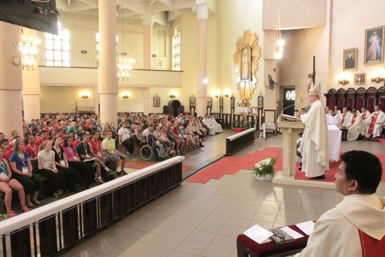 Eucharystia z widokiem na stadion