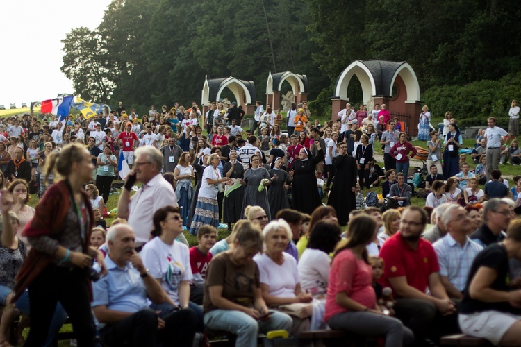 ŚDM w Gietrzwałdzie. Prezentacja grup